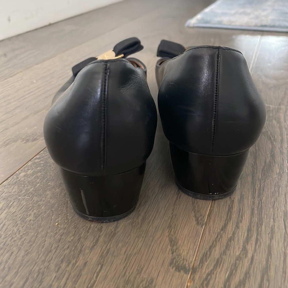 CLASSIC FERRAGAMO BLACK WORK FLAT SIZE 7 - Picture 4 of 8